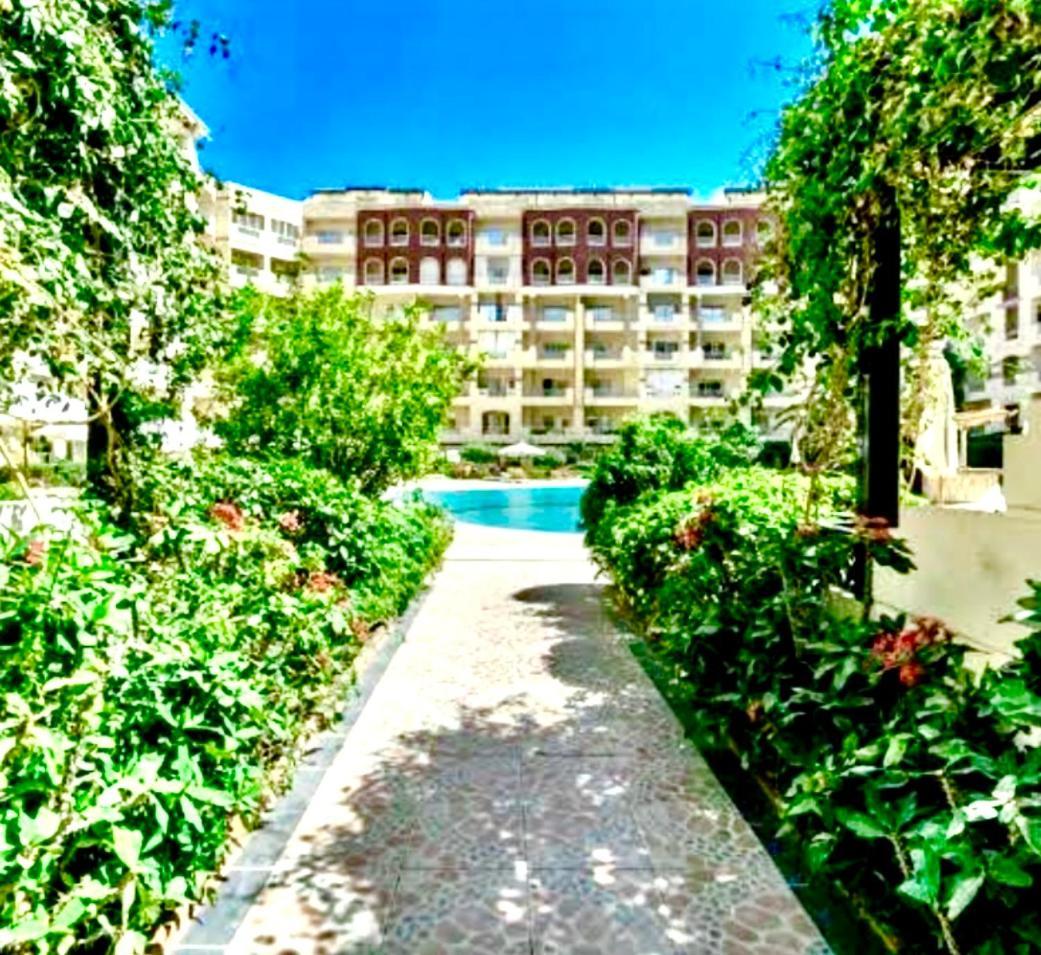 Pool View With Balcony Florenza Appartement